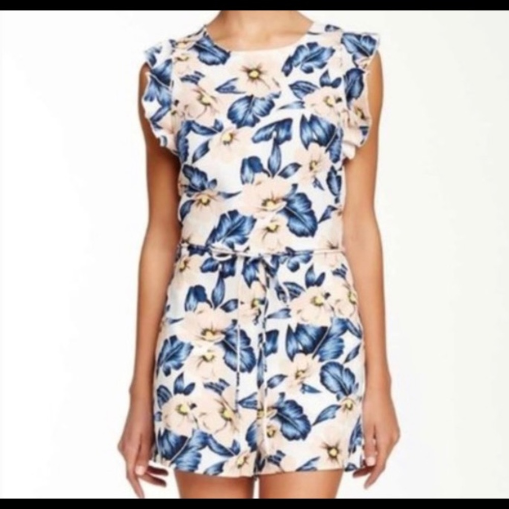 HARLOWE & GRAHAM FLORAL ROMPER WITH RUFFLE CAP SLEEVE SIZE SMALL